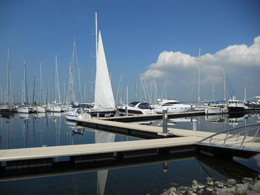 Wunderschoenes-Freistehendes-Ferienhaus-An-Der-See-Sauna-Strand-Yachthafen-Wlan Bruinisse Esterno foto