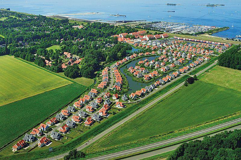 Wunderschoenes-Freistehendes-Ferienhaus-An-Der-See-Sauna-Strand-Yachthafen-Wlan Bruinisse Esterno foto
