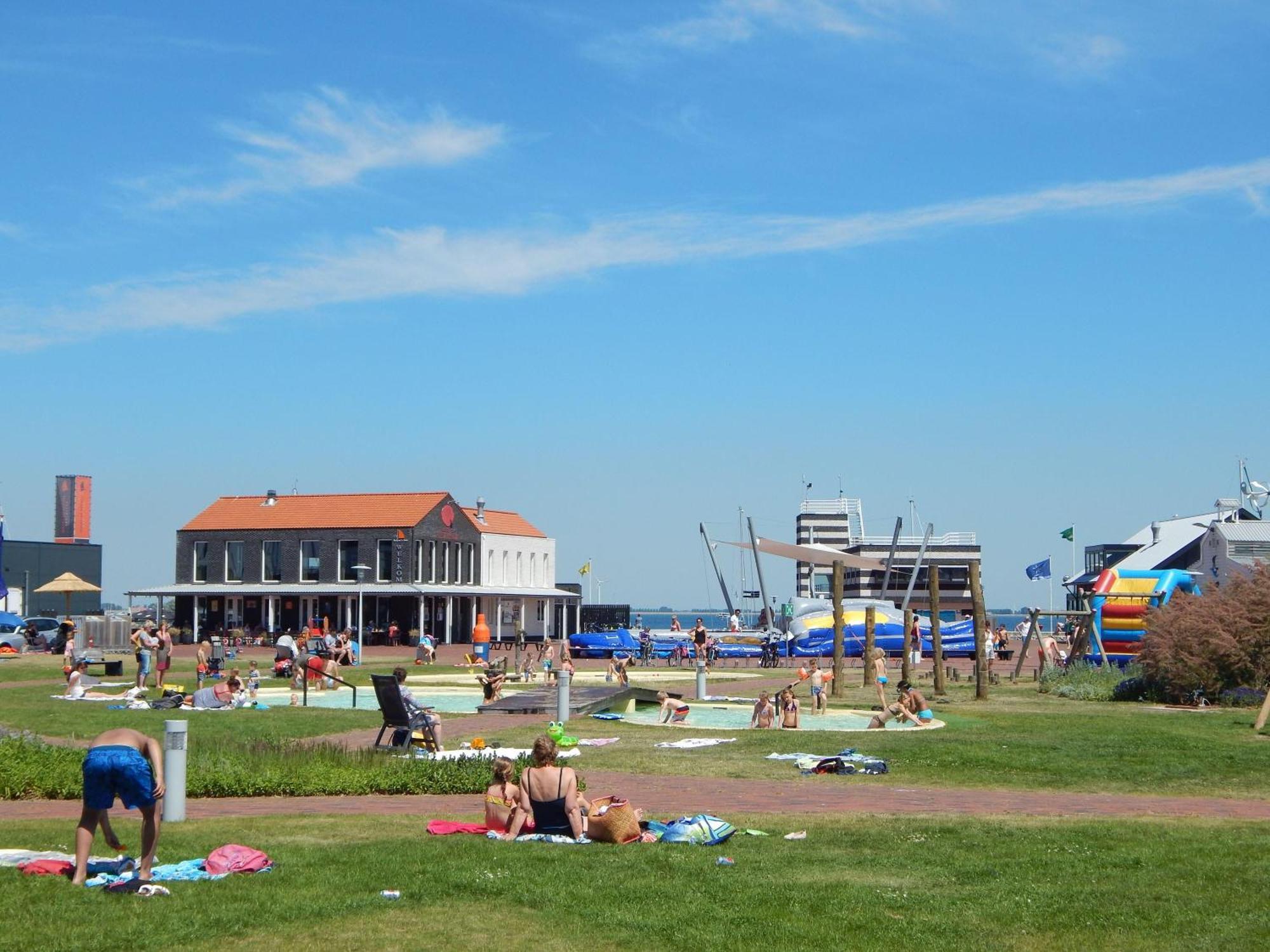 Wunderschoenes-Freistehendes-Ferienhaus-An-Der-See-Sauna-Strand-Yachthafen-Wlan Bruinisse Esterno foto